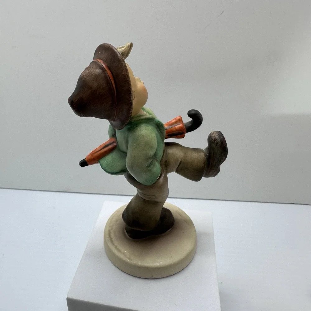 Goebel Hummel Happy Traveler Figurine 109/0 W Germany Vintage 5